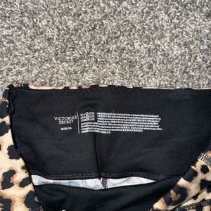 High waisted cheetah Victoria’s Secret size 8 leggings